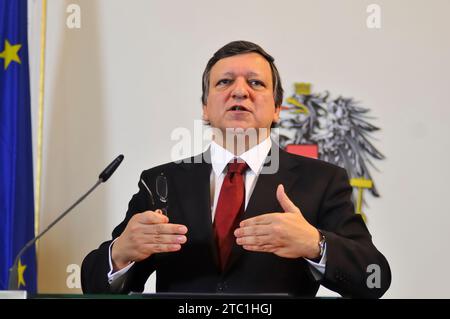 Wien, Österreich. März 2012. Präsident der Europäischen Kommission, José Manuel Barroso, bei einer Arbeitssitzung im Bundeskanzleramt in Wien Stockfoto