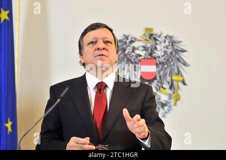 Wien, Österreich. März 2012. Präsident der Europäischen Kommission, José Manuel Barroso, bei einer Arbeitssitzung im Bundeskanzleramt in Wien Stockfoto