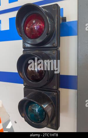 Ampel in der Stadtstraße ohne Licht Stockfoto