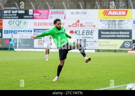 Rödinghausen, Deutschland 09. Dezember 2023: Regionalliga West – 2023/2024 – SV Rödinghausen gegen 1 FC. Bocholt Im Bild: Leon Tia (Rödinghausen) Stockfoto