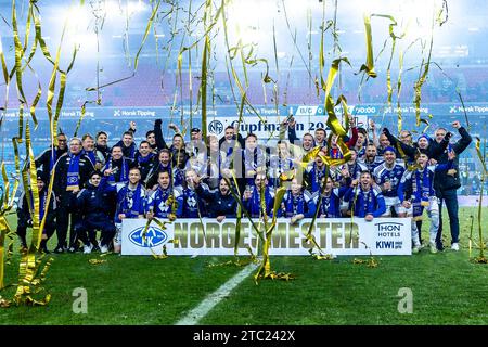 Oslo, Norwegen. Dezember 2023. Die Spieler von Molde feiern den Sieg des Norwegischen Pokalfinales 2023, des NM Menn Finales, zwischen FK Bodoe/Glimt und Molde FK im Ullevaal Stadion in Oslo. (Foto: Gonzales Photo/Alamy Live News Stockfoto