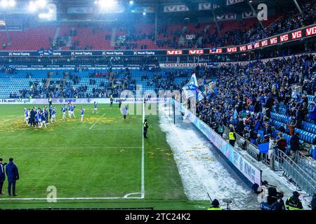 Oslo, Norwegen. Dezember 2023. Die Spieler von Molde loben die Fans nach dem Norwegischen Cup-Finale 2023, dem NM Menn-Finale, zwischen FK Bodoe/Glimt und Molde FK im Ullevaal Stadion in Oslo. (Foto: Gonzales Photo/Alamy Live News Stockfoto