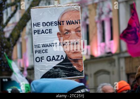 Eine friedliche Demonstration pro palästinensischer Demonstranten in Cardiff Wales im Zusammenhang mit dem anhaltenden Konflikt zwischen Israel und Hamas Stockfoto