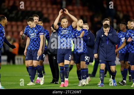 Kane Wilson (Mitte) von Derby County dankt den Fans während des Spiels der Sky Bet League One in Brisbane Road, London. Bilddatum: Samstag, 9. Dezember 2023. Stockfoto