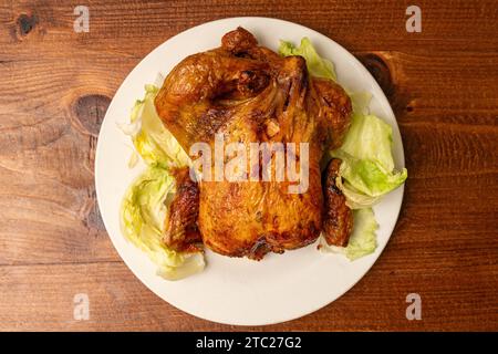 Gebratenes ganzes Huhn Stockfoto