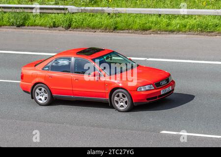 1997 90er Jahre Rot Audi A4 1,9 TDI Auto 4dr Limousine 198er Jahre Dieselauto Stockfoto