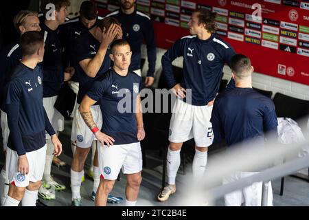 10.12.2023, MERKUR SPIEL-ARENA, DÜSSELDORF, DEUTSCHLAND, 2. FBL, Fortuna Düsseldorf/Düsseldorf vs Holstein Kiel im Bild: Lewis Holtby (Holstein Kiel, #10) im Spielertunnel vor der warmmachen, aufwärmen Foto © nordphoto GmbH/Christian Schulze DFL-Vorschriften verbieten die Verwendung von Fotografien als Bildsequenzen und/oder Quasi-Video Stockfoto