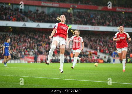 Dezember 2023; Emirates Stadium, London, England; Womens Super League, Arsenal gegen Chelsea; Beth Mead von Arsenal feiert ihr Tor in der 8. Minute mit 1:0. Stockfoto