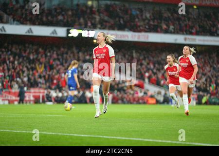 Dezember 2023; Emirates Stadium, London, England; Womens Super League, Arsenal gegen Chelsea; Beth Mead von Arsenal feiert ihr Tor in der 8. Minute mit 1:0. Stockfoto