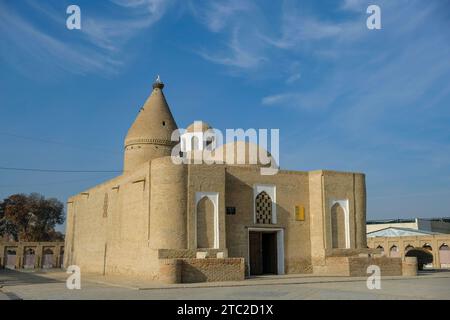 Buchara, Usbekistan - 10. Dezember 2023: Das Chashma Ayub Mausoleum befindet sich in der Nähe des Zentralbasars in Buchara, Usbekistan. Stockfoto