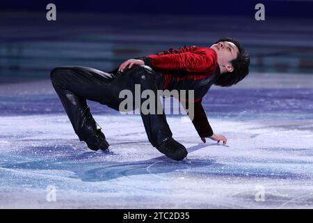 Peking, China. Dezember 2023. UNO Shoma of Japan tritt während des Abschlussbanketts beim Großen Preis des Eiskunstlauf-Finales 2023 in Peking, China, am 10. Dezember 2023 auf. Quelle: Ju Huanzong/Xinhua/Alamy Live News Stockfoto