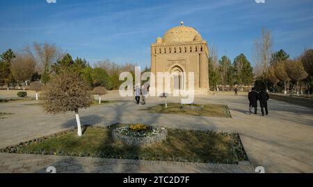 Buchara, Usbekistan - 10. Dezember 2023: Ansichten des Ismail Samani Mausoleums in Buchara, Usbekistan. Stockfoto