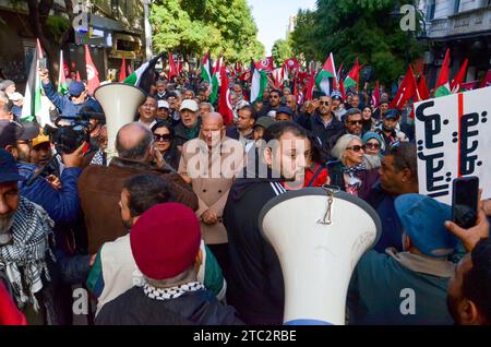 Tunis, Tunesien. 10. Dezember 2023: Ahmed Najib Chebbi, Chef der Koalition der Nationalen Heilsfront, während einer Kundgebung in Tunis, die die Freilassung politischer Gefangener in Tunesien und Palästina forderte. Die Teilnehmer schwenkten die palästinensische und die tunesische Flagge während des Protestes, der von der Koalition der Nationalen Heilsfront organisiert wurde (Credit Image: © Hasan mrad/IMAGESLIVE via ZUMA Press Wire) NUR REDAKTIONELLE VERWENDUNG! Nicht für kommerzielle ZWECKE! Quelle: ZUMA Press, Inc./Alamy Live News Stockfoto