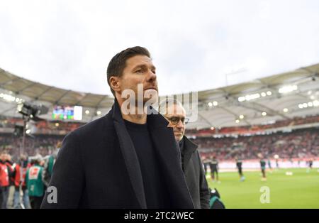 Stuttgart, Deutschland. Dezember 2023. vor Spielbeginn: Trainer Coach Xabi Alonso Bayer 04 Leverkusen VfB Stuttgart vs. Bayer 04 Leverkusen B04 10.12.2023 DFL-VORSCHRIFTEN VERBIETEN DIE VERWENDUNG VON FOTOGRAFIEN ALS BILDSEQUENZEN UND/ODER QUASI-VIDEO/dpa/Alamy Live News Stockfoto