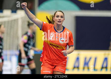 Fredrikshavn, Dänemark. Dezember 2023. FREDRIKSHAVN, DÄNEMARK - 10. DEZEMBER: Larissa Nusser aus den Niederlanden feiert während des 26. IHF Frauen-Weltmeisterschaft Handball Vorrunde Gruppe H Spiel zwischen den Niederlanden und Spanien in der Arena Nord am 10. Dezember 2023 in Fredrikshavn, Dänemark (Foto: Henk Seppen/Orange Pictures) Larissa Nusser Credit: Orange Pics BV/Alamy Live News Stockfoto