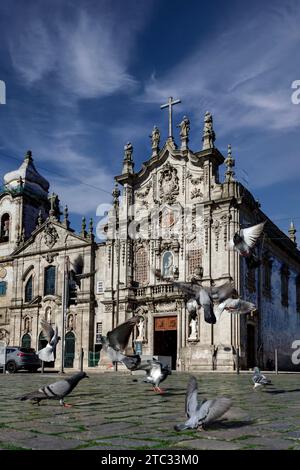 Porto, Porugal, 13. November 2021: Die Kirche Igreja do Carmo dos Carmelitas in Ribeira, der Altstadt von Porto, Porugal Stockfoto