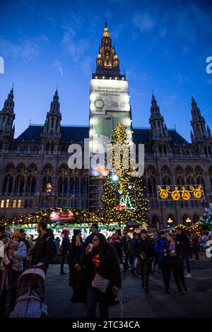 29. November 2019 Wien, Österreich. Rathausplatz und festlicher Weihnachtsmarkt. Stockfoto