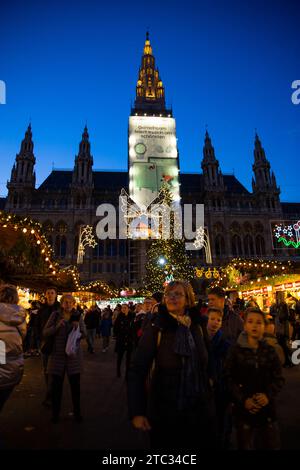 29. November 2019 Wien, Österreich. Rathausplatz und festlicher Weihnachtsmarkt. Stockfoto