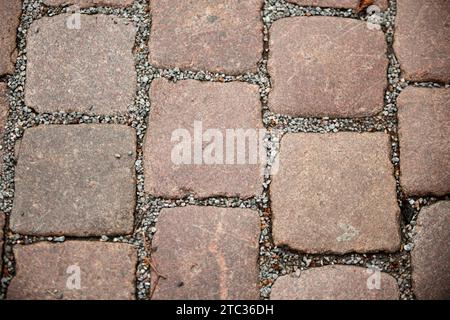 Straßenbodenstruktur in Fliesen. Graue rechteckige alte Kachel. Draufsicht. Für Text. Hintergrund. Horizontal. Stockfoto