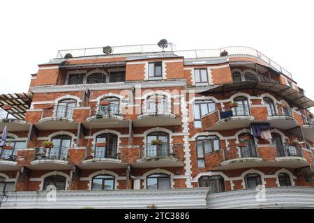 Ein altes historisches Steinhaus in Batumi Georgia. Stockfoto