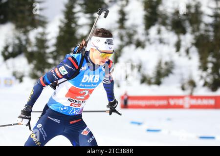 Hochfilzen, Tirol, Österreich. Dezember 2023. BMW IBU World Cup Biathlon 2023, Tag 3; Eric Perrot (FRA) Credit: Action Plus Sports/Alamy Live News Stockfoto