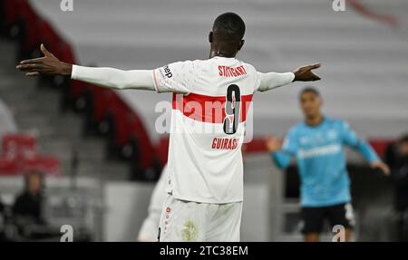 Stuttgart, Deutschland. Dezember 2023. Serhou Guirassy VfB Stuttgart (09) Gestik Geste fordert Ball VfB Stuttgart vs Bayer 04 Leverkusen B04 10.12.2023 DFL-VORSCHRIFTEN VERBIETEN JEDE VERWENDUNG VON FOTOGRAFIEN ALS BILDSEQUENZEN UND/ODER QUASI-VIDEO/dpa/Alamy Live News Stockfoto