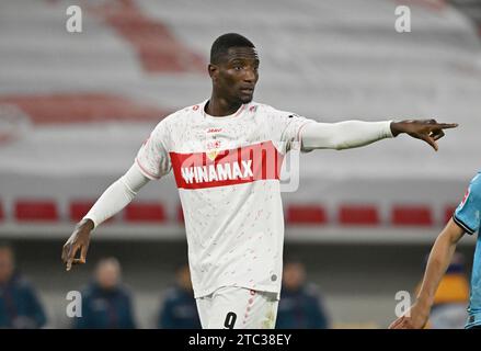 Stuttgart, Deutschland. Dezember 2023. Serhou Guirassy VfB Stuttgart (09) Gestik Geste VfB Stuttgart vs Bayer 04 Leverkusen B04 10.12.2023 DFL-VORSCHRIFTEN VERBIETEN DIE VERWENDUNG VON FOTOGRAFIEN ALS BILDSEQUENZEN UND/ODER QUASI-VIDEO/dpa/Alamy Live News Stockfoto