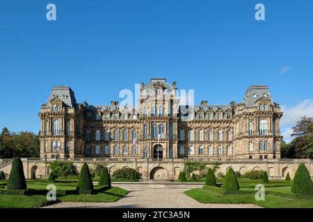 Das Bowes Museum ist eine Kunstgalerie in der Stadt Barnard Castle im County Durham im Norden Englands. Stockfoto