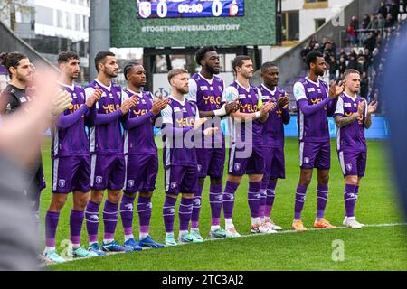 Deinze, Belgien. Dezember 2023. Das Team Beerschot wurde vor einem Fußballspiel zwischen Beerschot und KMSK Deinze am 15. Spieltag der Challenger Pro League 2023-2024 am Sonntag, 10. Dezember 2023 in Deinze, Belgien, vorgestellt. Quelle: Sportpix/Alamy Live News Stockfoto