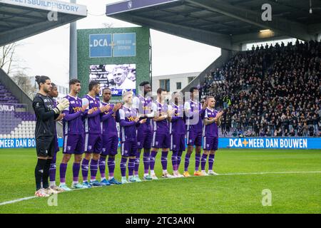 Deinze, Belgien. Dezember 2023. Das Team Beerschot wurde vor einem Fußballspiel zwischen Beerschot und KMSK Deinze am 15. Spieltag der Challenger Pro League 2023-2024 am Sonntag, 10. Dezember 2023 in Deinze, Belgien, vorgestellt. Quelle: Sportpix/Alamy Live News Stockfoto