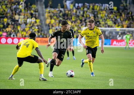 Columbus, Ohio, USA. Dezember 2023. LAFC-Mittelfeldspieler Cristian Olivera (25) und Columbus-Crew-Mittelfeldspieler Aidan Morris (8). Die Columbus Crew gewinnt ihren dritten MLS Cup und besiegt den Titelverteidiger LAFC mit 2:1. (Kindell Buchanan/Alamy Live News) Stockfoto