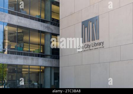 Das Schild der Salt Lake City Public Library am Gebäude in Salt Lake, Utah, USA Stockfoto