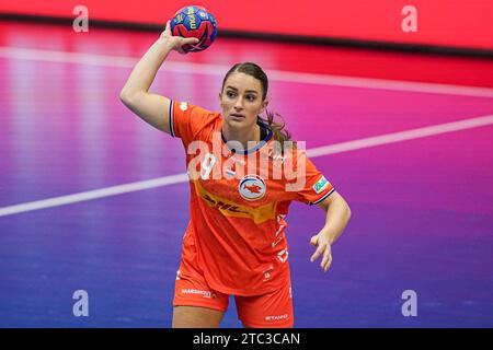 FREDRIKSHAVN, DÄNEMARK - 10. DEZEMBER: Larissa Nusser aus den Niederlanden während des 26. IHF Frauen-WM-Handball-Vorrunde Gruppe H Spiel zwischen den Niederlanden und Spanien in der Arena Nord am 10. Dezember 2023 in Fredrikshavn, Dänemark (Foto: Henk Seppen/Orange Pictures) NOCNSF Stockfoto