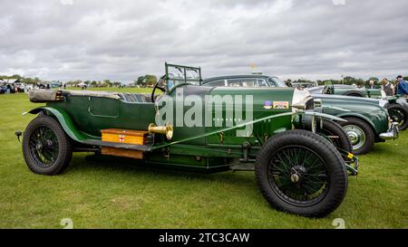 1925 Bentley 3 Liter, ausgestellt auf der Race Day Airshow in Shuttleworth am 2. Oktober 2023. Stockfoto