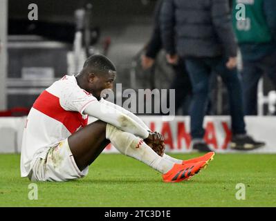 Stuttgart, Deutschland. Dezember 2023. Nach Spielende: Serhou Guirassy VfB Stuttgart (09) enttaeuscht VfB Stuttgart vs Bayer 04 Leverkusen B04 10.12.2023 DFL-VORSCHRIFTEN VERBIETEN JEDE VERWENDUNG VON FOTOGRAFIEN ALS BILDSEQUENZEN UND/ODER QUASI-VIDEO/dpa/Alamy Live News Stockfoto