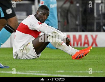 Stuttgart, Deutschland. Dezember 2023. Nach Spielende: Serhou Guirassy VfB Stuttgart (09) enttaeuscht VfB Stuttgart vs Bayer 04 Leverkusen B04 10.12.2023 DFL-VORSCHRIFTEN VERBIETEN JEDE VERWENDUNG VON FOTOGRAFIEN ALS BILDSEQUENZEN UND/ODER QUASI-VIDEO/dpa/Alamy Live News Stockfoto