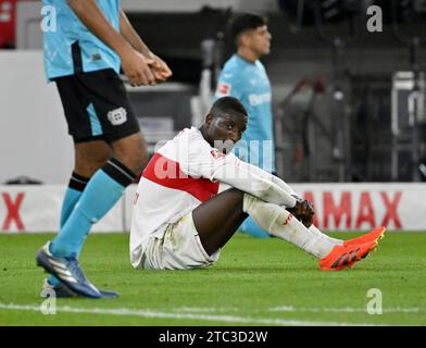 Stuttgart, Deutschland. Dezember 2023. Nach Spielende: Serhou Guirassy VfB Stuttgart (09) enttaeuscht VfB Stuttgart vs Bayer 04 Leverkusen B04 10.12.2023 DFL-VORSCHRIFTEN VERBIETEN JEDE VERWENDUNG VON FOTOGRAFIEN ALS BILDSEQUENZEN UND/ODER QUASI-VIDEO/dpa/Alamy Live News Stockfoto