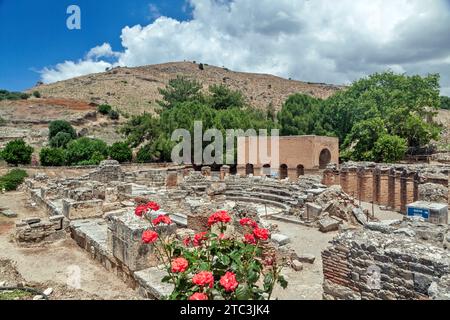 Das antike Theater von Gortys, eine der mächtigsten antiken Städte auf der griechischen Insel Kreta, blühte hauptsächlich während der römischen und frühen byzantinischen Ära. Stockfoto