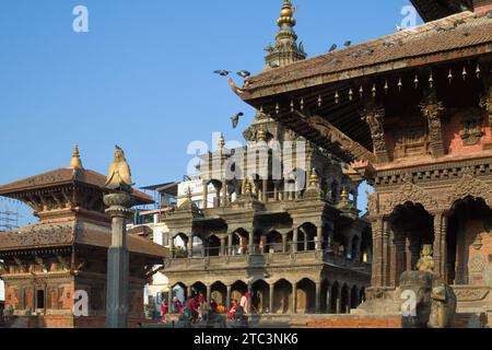 Nepal, Patan, Durbar Square, Char Narayan Tempel, Garuda Säule, Krishna-Tempel, Bischwanath-Tempel, Stockfoto