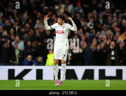 Tottenham Hotspur Stadium, London, Großbritannien. Dezember 2023. Premier League Football, Tottenham Hotspur gegen Newcastle United; Son Heung-Min aus Tottenham Hotspur feiert, nachdem er in der 85. Minute mit einem Elfmeterschießen sein Team das 4. Tor erzielte, um es 4-0 Credit: Action Plus Sports/Alamy Live News zu erzielen Stockfoto