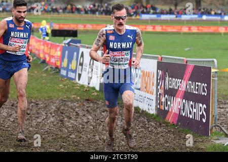 Brüssel, Belgien Dezember 2023. Henrik Ingebrigtsen in Aktion während des Elite-Männer-Rennens bei der Cross-Country-Europameisterschaft in Brüssel, Sonntag, den 10. Dezember 2023 BELGA FOTO JILL DELSAUX Credit: BELGA News Agency/Alamy Live News Stockfoto