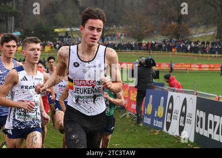 Brüssel, Belgien Dezember 2023. Belgischer Simon Jeukenne in Aktion während des U20-Männer-Rennens bei der Cross-Country-Europameisterschaft in Brüssel, Sonntag, den 10. Dezember 2023 BELGA FOTO JILL DELSAUX Credit: BELGA News Agency/Alamy Live News Stockfoto