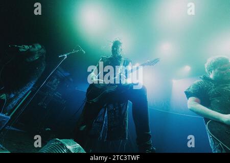 Kopenhagen, Dänemark. Dezember 2023. Die britische Metal-Band Ghosts of Atlantis gibt ein Live-Konzert im Pumpehuset in Kopenhagen. (Foto: Gonzales Photo – Mathias Kristensen). Stockfoto