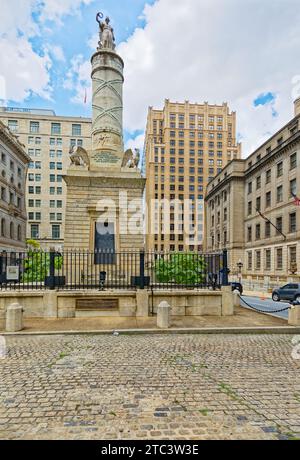 Das Battle Monument auf der Calvert Street erinnert an diejenigen, die ihr Leben für die Verteidigung Baltimore gegen den britischen Angriff von 1814 gaben. Stockfoto