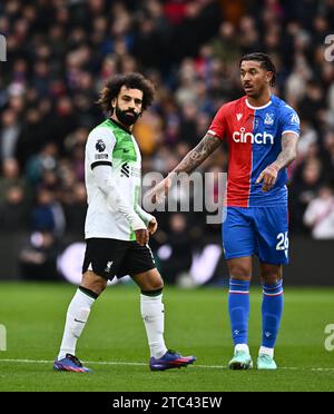 LONDON, ENGLAND – 9. DEZEMBER: Mohamed Salah, Chris Richards während des Premier League-Spiels zwischen Crystal Palace und Liverpool FC im Selhurst Park o Stockfoto