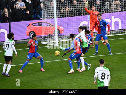 LONDON, ENGLAND - 9. DEZEMBER: Sam Johnstone, Joachim Andersen, Chris Richards, Darwin Nunez, Jordan Ayew, Nathaniel Clyne, Mohamed Salah aus Liverpool Stockfoto