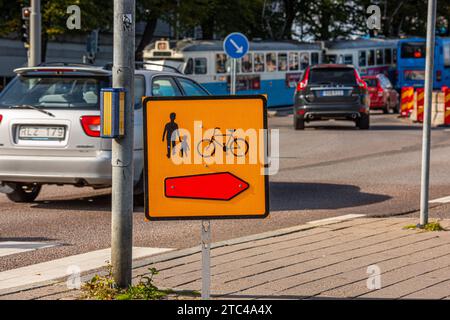 Göteborg, Schweden - 20. september 2019: Wegweiser für Fußgänger und Radfahrer. Stockfoto