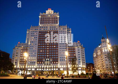 Historisches España-Gebäude im neobarocken Stil, in dem sich das 'Hotel Riu Plaza España' befindet, eines der wichtigsten Hotels in Madrid. Stockfoto