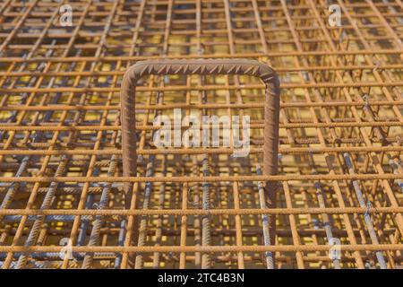 Muster der Verstärkungsstäbe auf der Baustelle Stockfoto