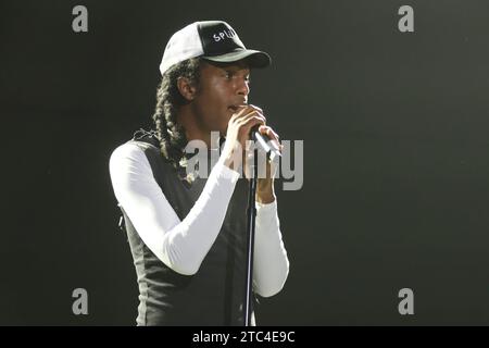 Inglewood, USA. Dezember 2023. Bakar während Audacy's KROQ fast Acoustic Christmas 2023 im Kia Forum am 9. Dezember 2023 in Inglewood, Kalifornien. Foto: Crash/imageSPACE Credit: Imagespace/Alamy Live News Stockfoto